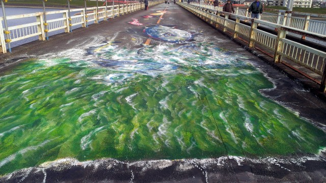 小戸之橋魚群ART展示会3－南側から全景