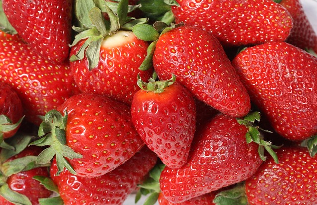 strawberries-473785_640