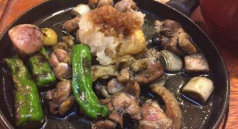 【丸万焼鳥】目の前でまるごと焼かれる地鶏焼きを見ながらビール！-地鶏/宮崎