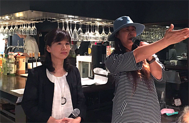 香川千恵子さん(左)と市木有希子さん(右)