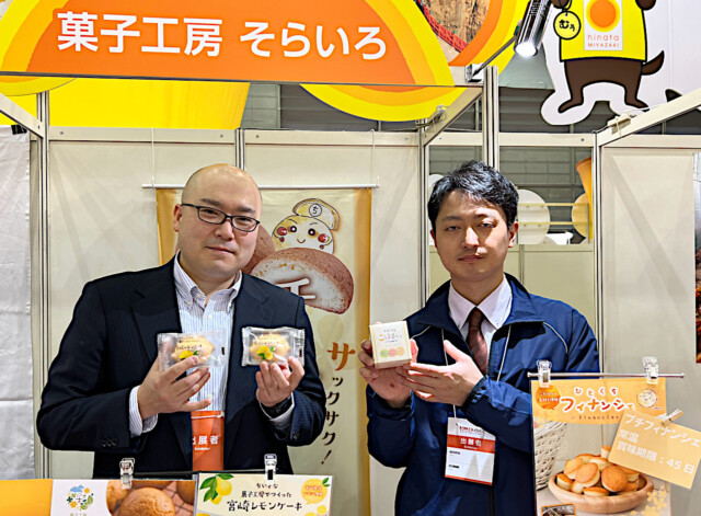 菓子工房そらいろの田尻さん(右)とさん(左)