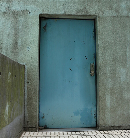 サルフェイトグリーンのドア