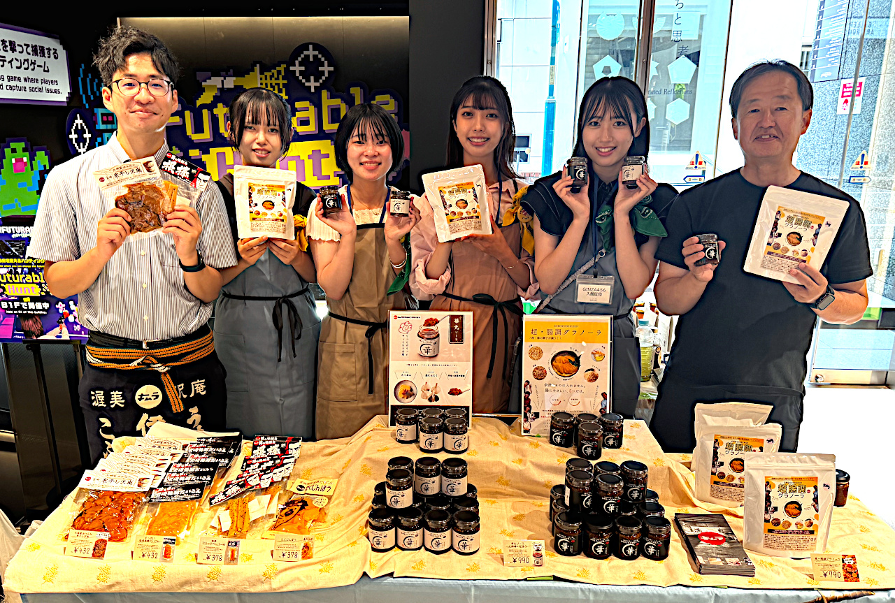 キムラ漬物のスタッフと大学生達