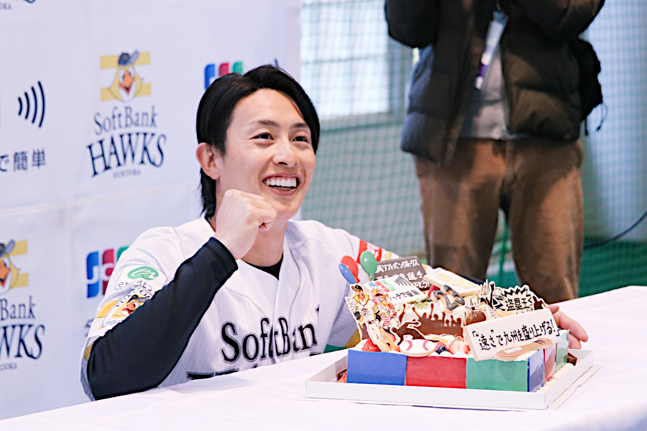 周東選手とケーキ