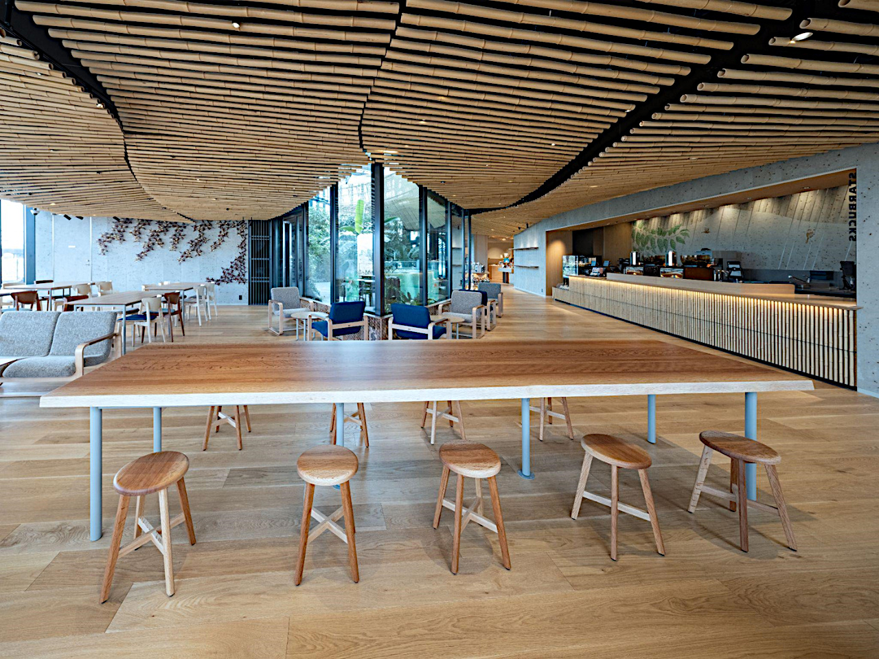 イチイガシ製のテーブル