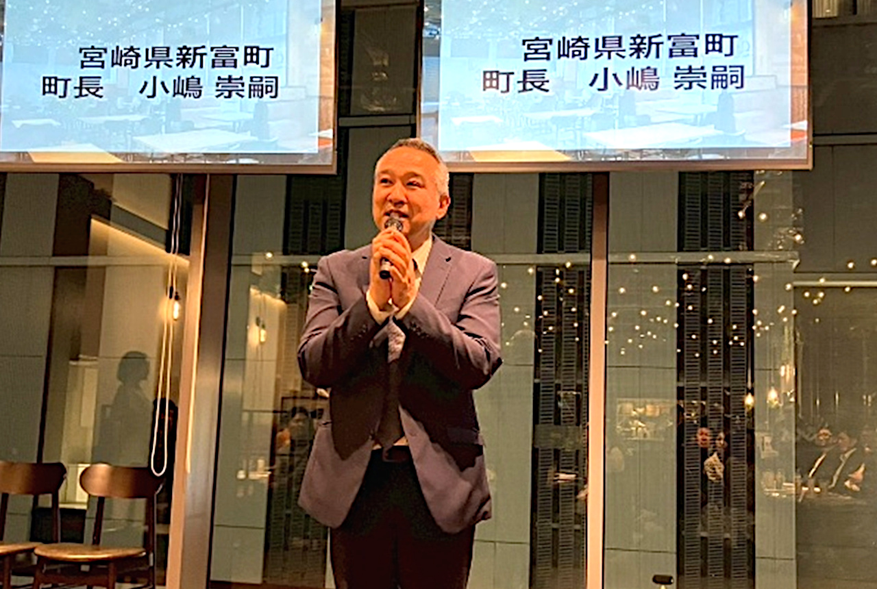 小嶋崇嗣新富町長