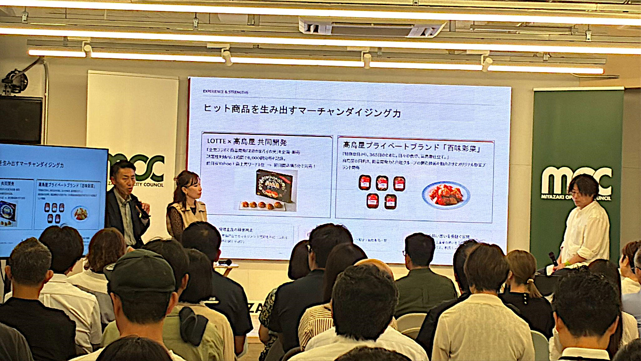 田中達也さん(写真左端)