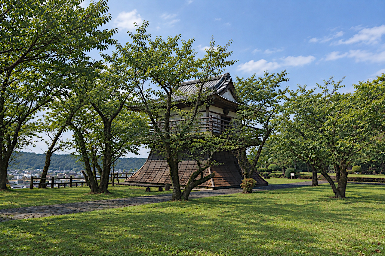 城山公園の時計台遠景