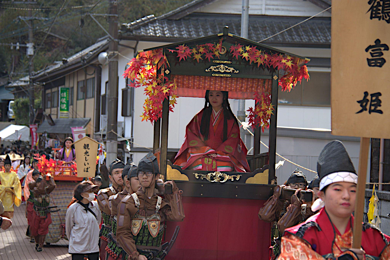 大和絵巻武者行列の鶴富姫